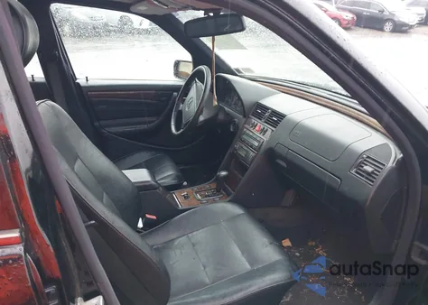 1999 Mercedes-Benz C 280 z USA, uszkodzony, nr VIN WDBHA29G7XA742653